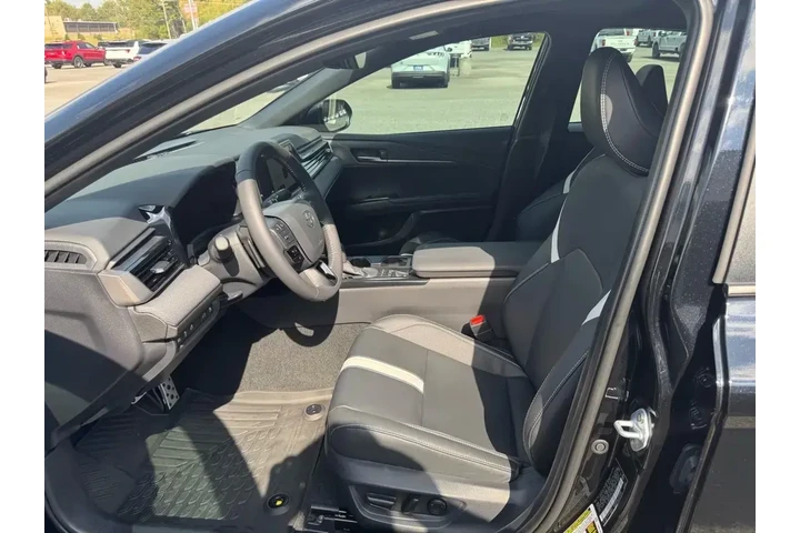 $27991 : Toyota Camry 2025 SE 4dr Sed image 10