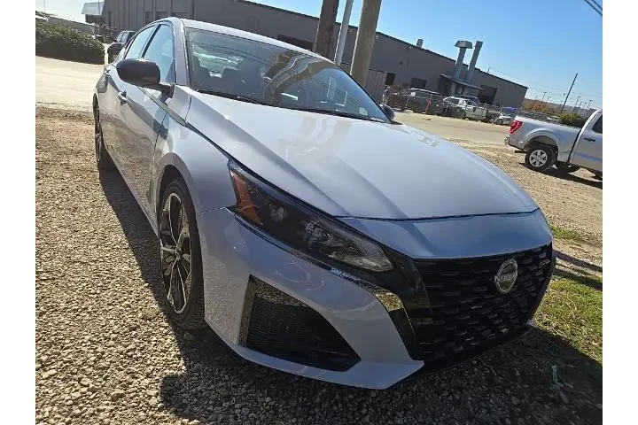 $21543 : Nissan Altima 2024 2.5 SR 4d image 4