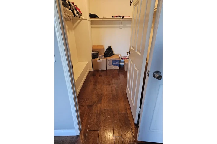 $1600 : CUARTO GRANDE AMUEBLADO image 2
