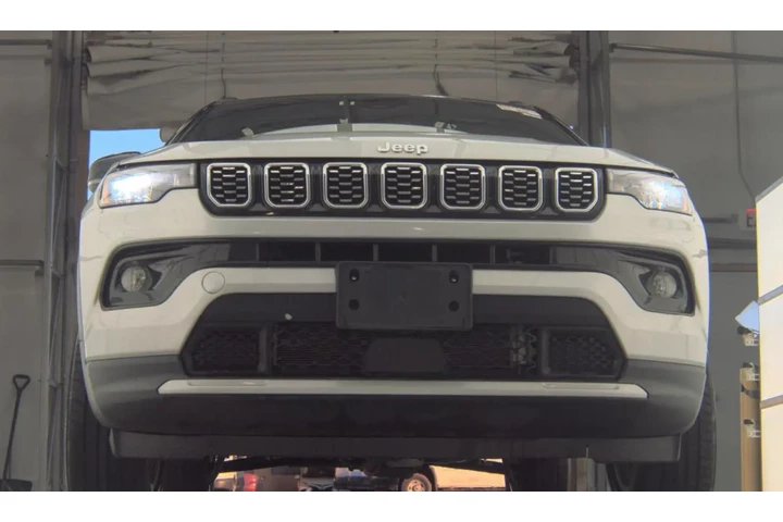 $23990 : Jeep Compass 2025 4x4 Limite image 8