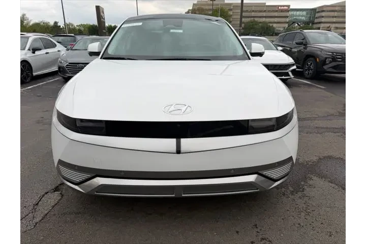$33766 : Hyundai IONIQ 5 2024 AWD Lim image 2