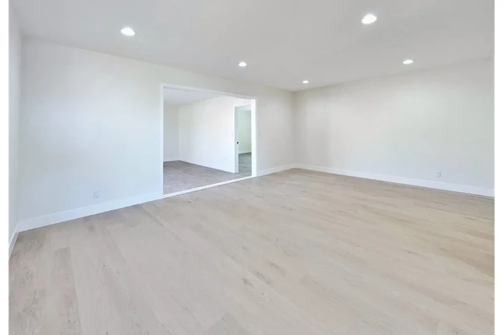 $2460 : 3 Bedroom Home in West Adams image 2
