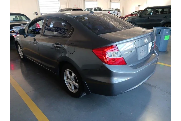$28998 : Ford Explorer 2022 AWD XLT 4 image 4