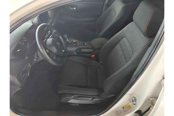 $27700 : Honda HR-V 2025 AWD Sport 4d image 4