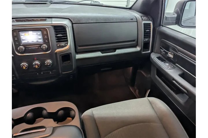 $33997 : Ram 1500 Classic 2024 4x4 SL image 8