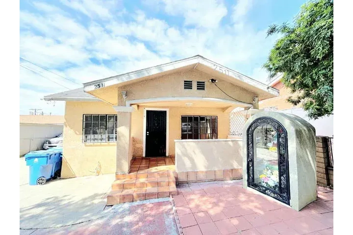$1700 : Boyle Heights 3 & 2 🏠 image 1