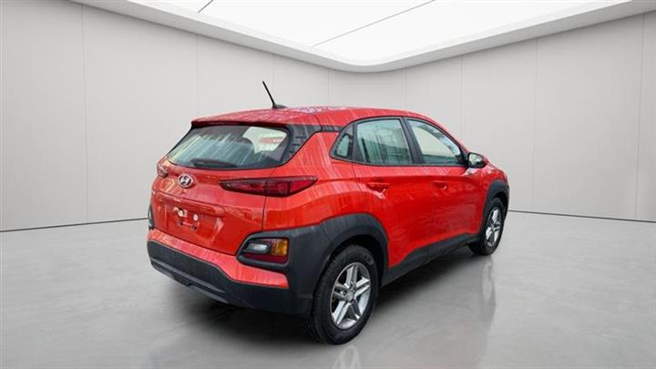 2020 Kona SE image 8