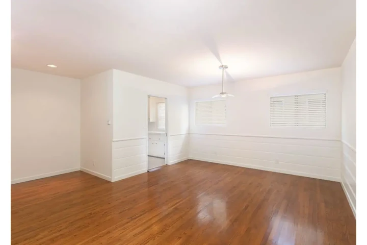 $2550 : 3Bedroom House in South LA image 5