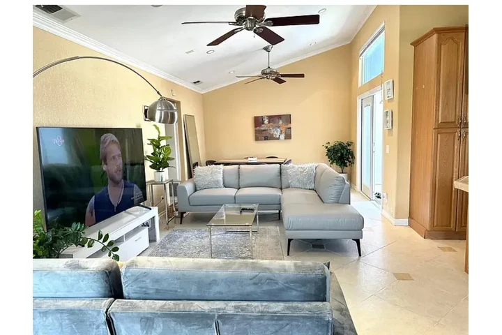 $1400 : Anaheim - Available Now image 9