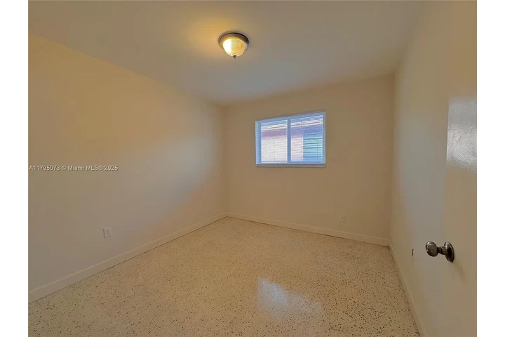 $900 : 2 dormitorios 1 baño unidad image 3