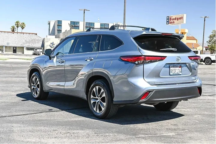 Toyota Highlander 2021 XLE 4 image 6