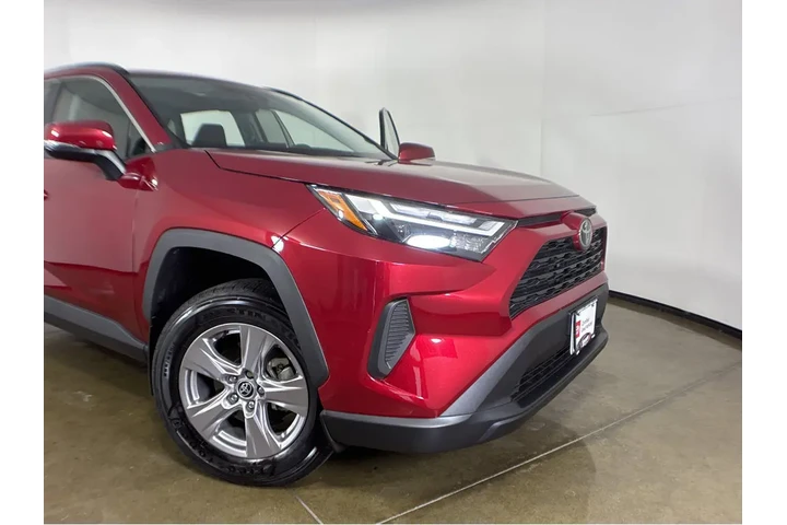 $33489 : Gold Certified2022 RAV4 XLE image 6