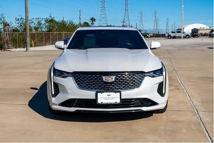 $28483 : Cadillac CT4 2023 Luxury 4dr image 2