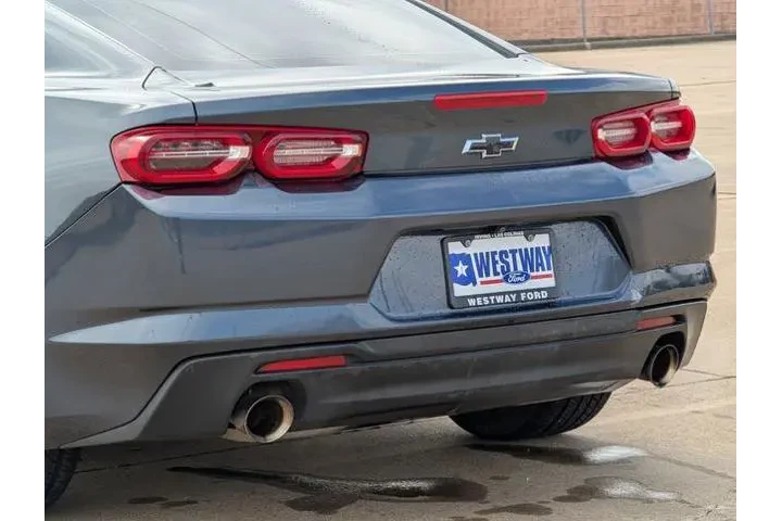 $20718 : Chevrolet Camaro 2020 LT 2dr image 6