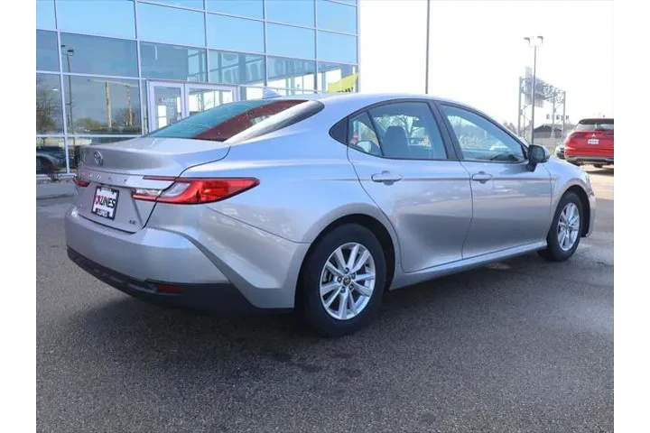 $23977 : Toyota Camry 2025 SE 4dr Sed image 10