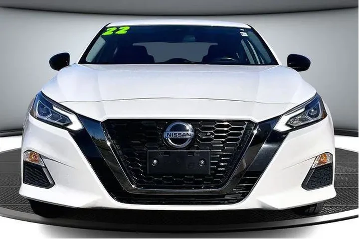 $17500 : Nissan Altima 2022 2.5 SR 4d image 2