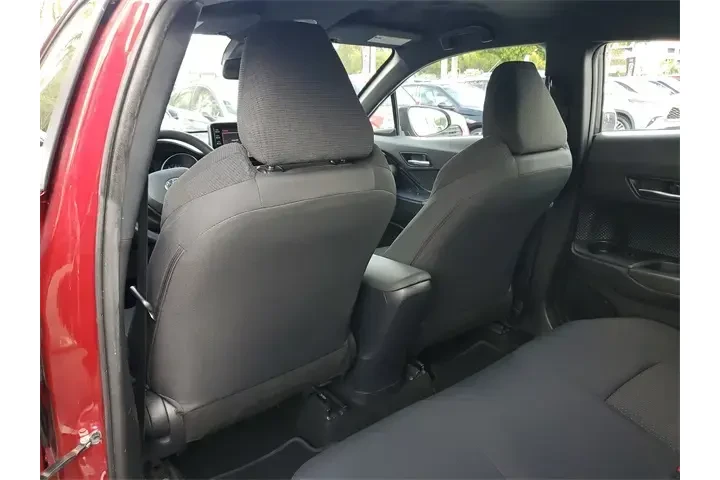 $15990 : Toyota C-HR 2019 XLE 4dr Cro image 6