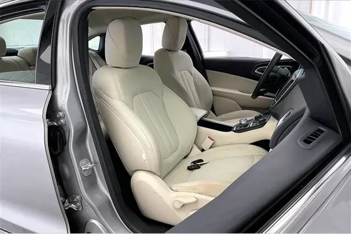 $10990 : Chrysler 200 2015 Limited 4d image 7