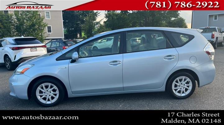 $10300 : Used 2014 Prius v 5dr Wgn Two image 2