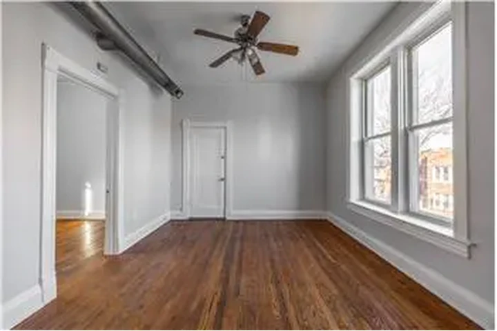 $1985 : Rental property with 2 bedro image 6