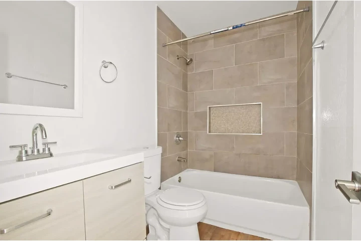 $1050 : Cómoda habitación Hawthorne image 1