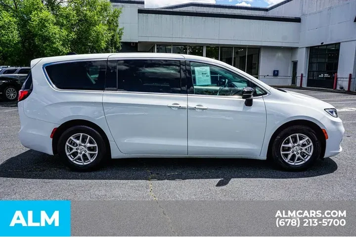 $24720 : Chrysler Pacifica 2024 Touri image 9