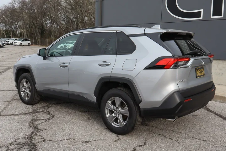 $25988 : 2024 RAV4 XLE FWD image 6