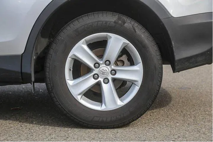 $17991 : Toyota RAV4 2014 AWD XLE 4dr image 10