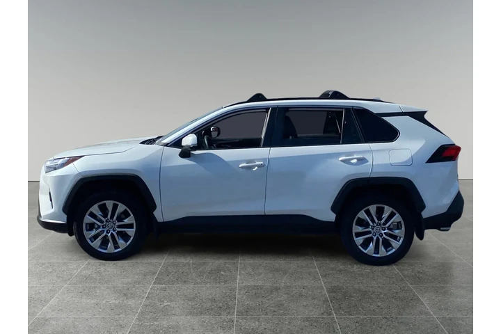 $35484 : Toyota RAV4 2024 AWD XLE Pre image 2