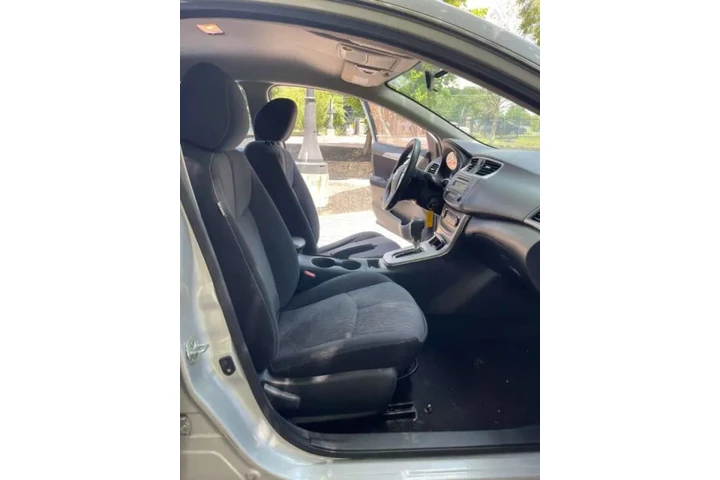 $4500 : 2014 Sentra SV image 9