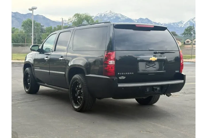 $9900 : 2012 Suburban LTZ image 4