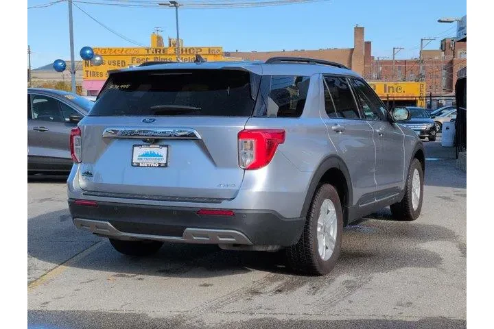 $24887 : Ford Explorer 2021 AWD XLT 4 image 4