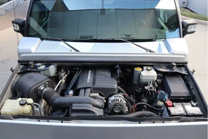 $32989 : 2009 H2 image 1