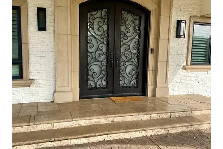 $1830 : 4Bed 4.5Bath Home in Downey image 2