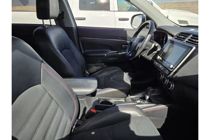 $17591 : Mitsubishi Outlander Sport 2 image 3