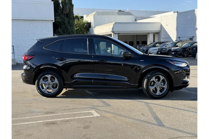 $28999 : Ford Escape 2024 ST-Line 4dr image 9