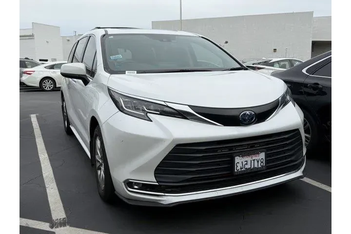 $37544 : Toyota Sienna 2022 XLE 8-Pas image 1