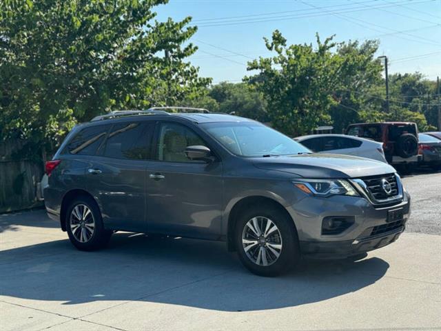 $11459 : 2017 Pathfinder SL image 6