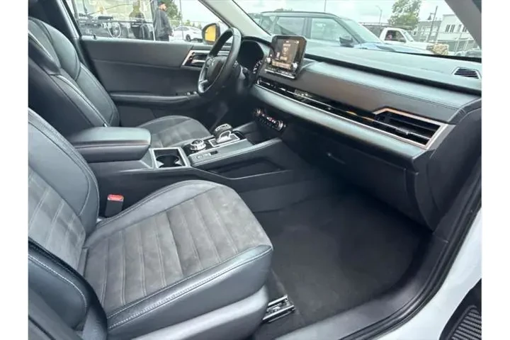 $25498 : Mitsubishi Outlander 2023 ES image 10