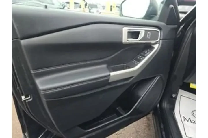 $32455 : Ford Explorer 2023 AWD XLT 4 image 2