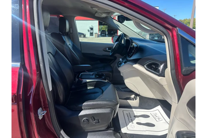 $7980 : 2017 Pacifica Touring-L Plus image 9