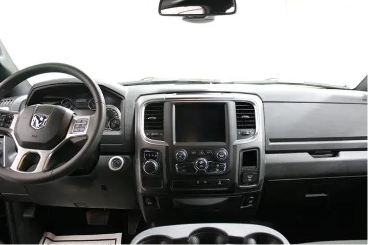 $38971 : Ram 1500 Classic 2024 4x2 Wa image 2