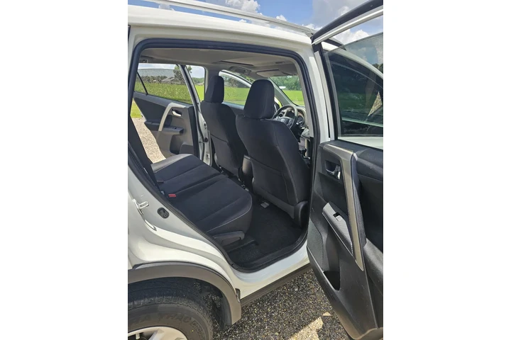 $8900 : 2015 Toyota RAV4 XLE image 10