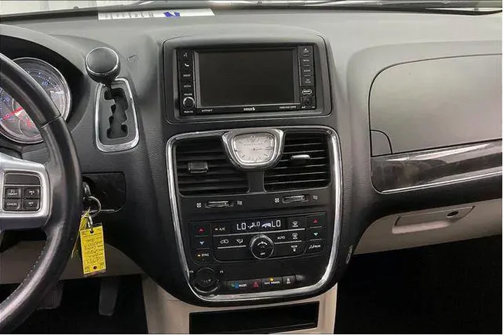 $4990 : Chrysler Town and Country 20 image 6