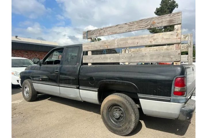 $4400 : 1995 Ram 2500 Laramie SLT image 7