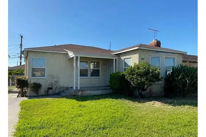 $1195 : This is a well cared for home image 1