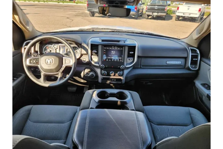 $25974 : 2019 RAM 1500 Big Horn image 4