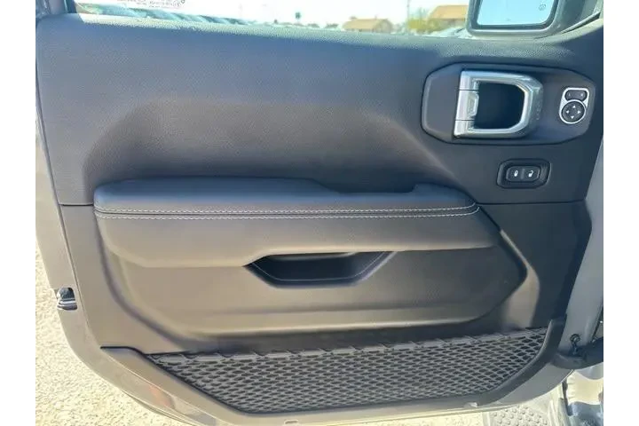 $31700 : Jeep Wrangler Unlimited 2021 image 9