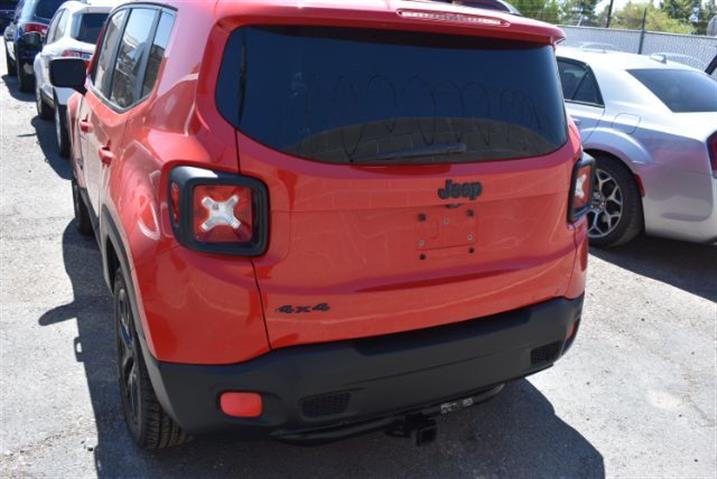 $11995 : 2017 Renegade Latitude 4WD image 5