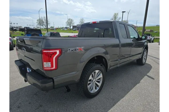 $22750 : Ford F-150 2017 4x4 Lariat 4 image 5